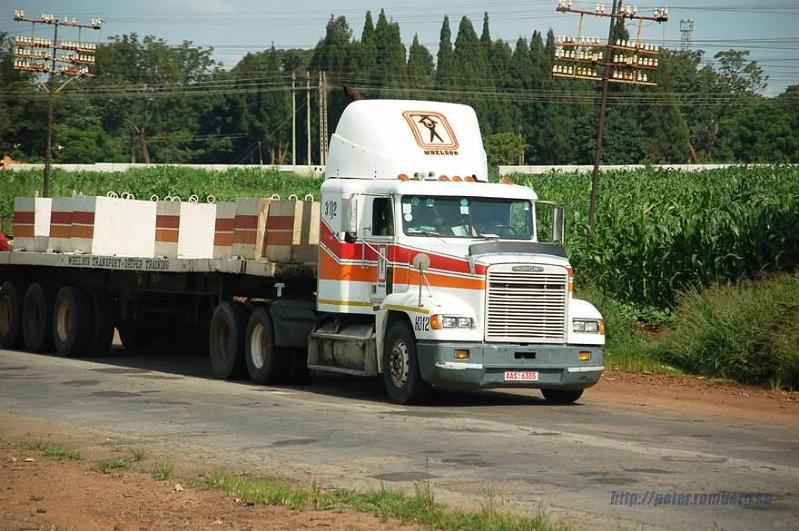 Zimbabwe trucks (4).JPG - These air-deflectors...for no use, but increased fuel consumption.
